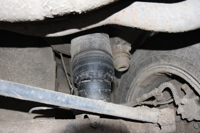 [TUTORIAL]-Remplacement des boudins de suspension arrières et amortisseurs arrières Img_2011