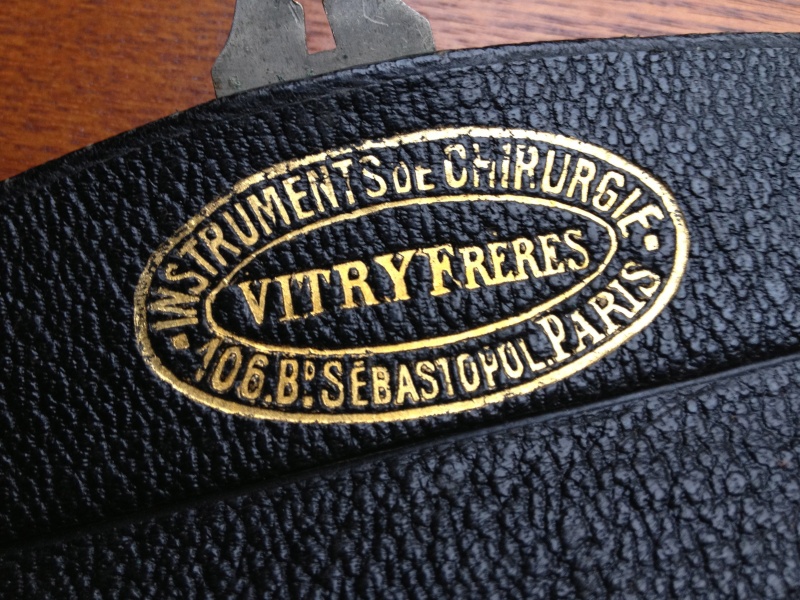 CC Luer dans sa trousse de chirurgie ConHM par Vitry Frères Conhm310