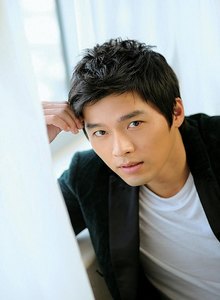 Top 5 des plus beaux acteurs asiatiques Hyun_b10