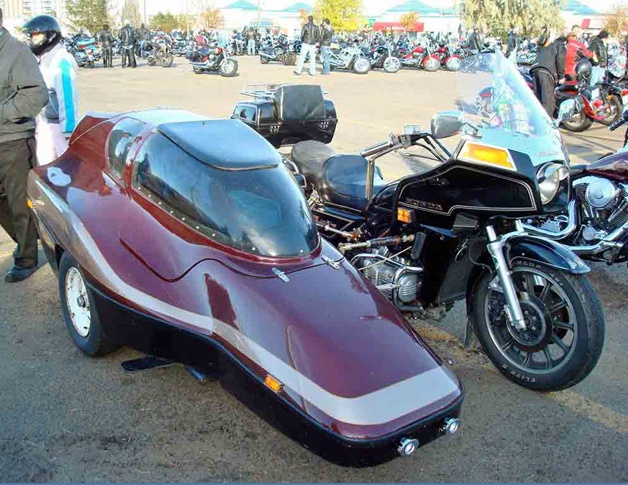 Motos con "coches laterales" (Sidecar) Sideca10