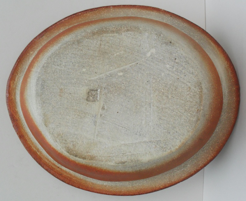 Stoneware dish decorated with a frog. Marksp16