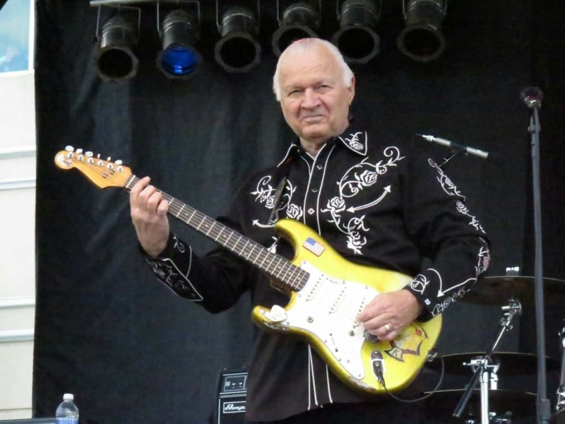 DICK DALE -KING OF THE SURF GUITAR Fb_i4062