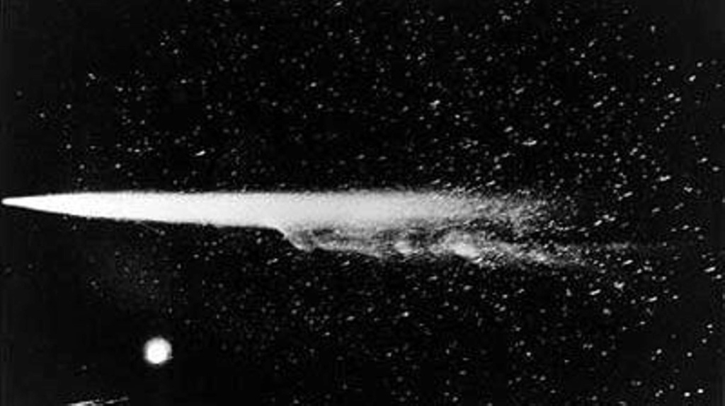 13 mars 1758:  La comète de Halley frôle le Soleil  42d24010