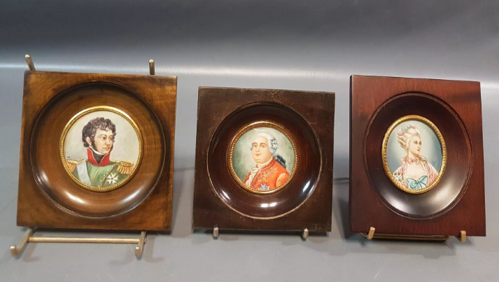 Collection : miniatures de Marie Antoinette et de ses proches - Page 14 Tzolzo37