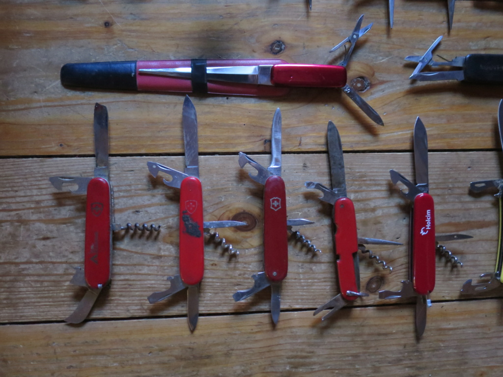 collection de couteaux certains à identifier Img_2324