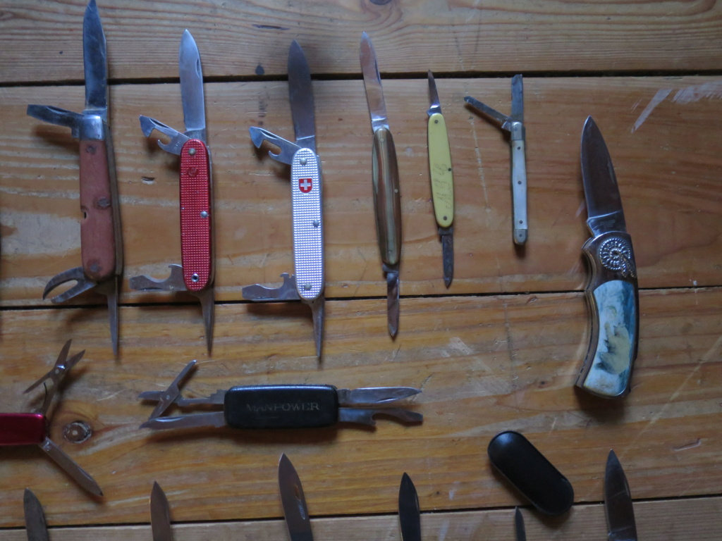 collection de couteaux certains à identifier Img_2325