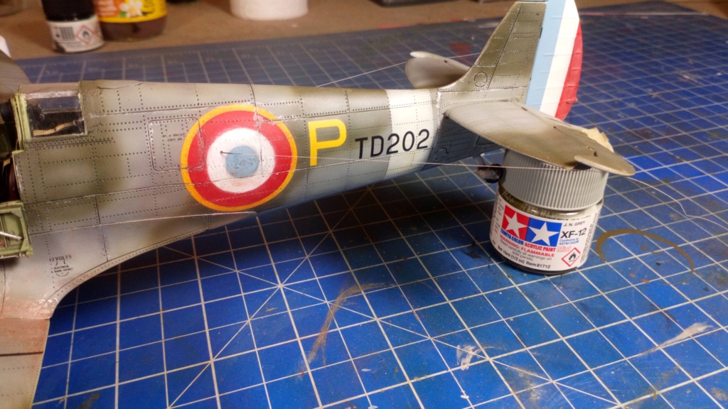 Spitfire Mk IX e Revell 1/32 + décals Tamiya 1/4  "Dauphine " - Page 6 7411