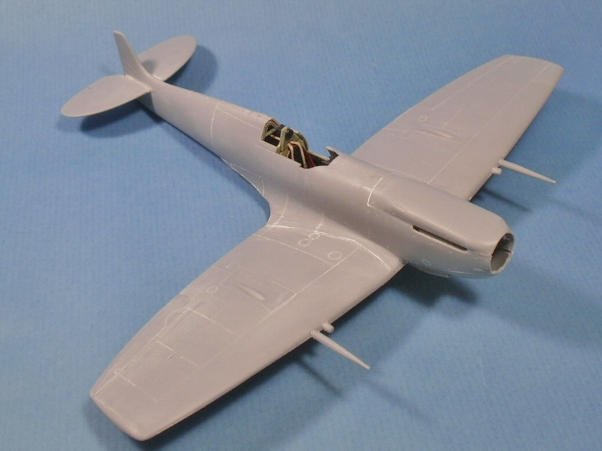 Spitfire LF Mk IX ICM 1/48 " Dauphiné " - Page 2 Pb200010