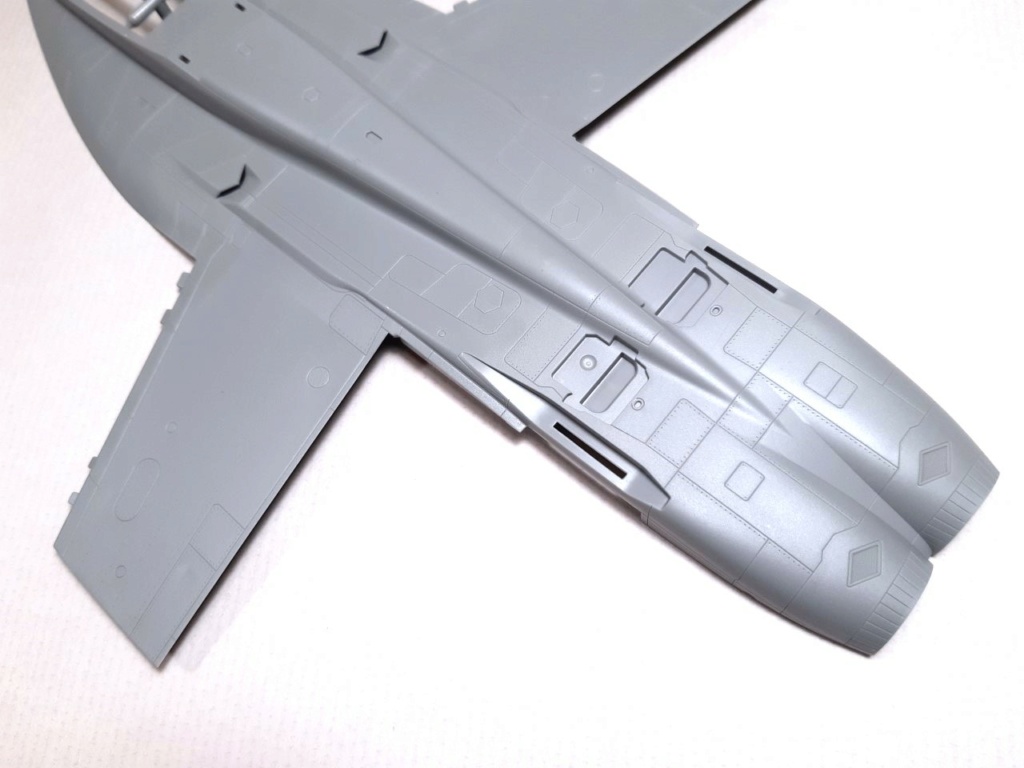 [Meng] 1/48 - Boeing F/A-18E Super Hornet  Thumb402