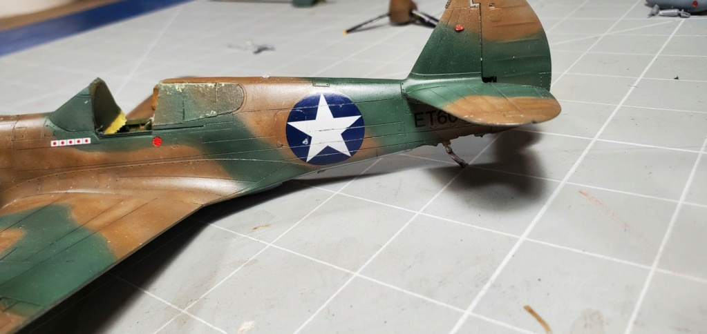 [Hasegawa] 1/48 - Curtiss P-40E  Warhawk  "Texas Longhorn " - Page 3 Thumb942