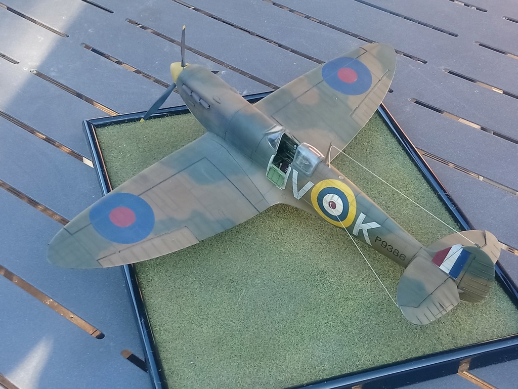 Spitfire MK I  1/32   " au dessus de l'Angleterre 1940" - Page 4 Dsc_0405