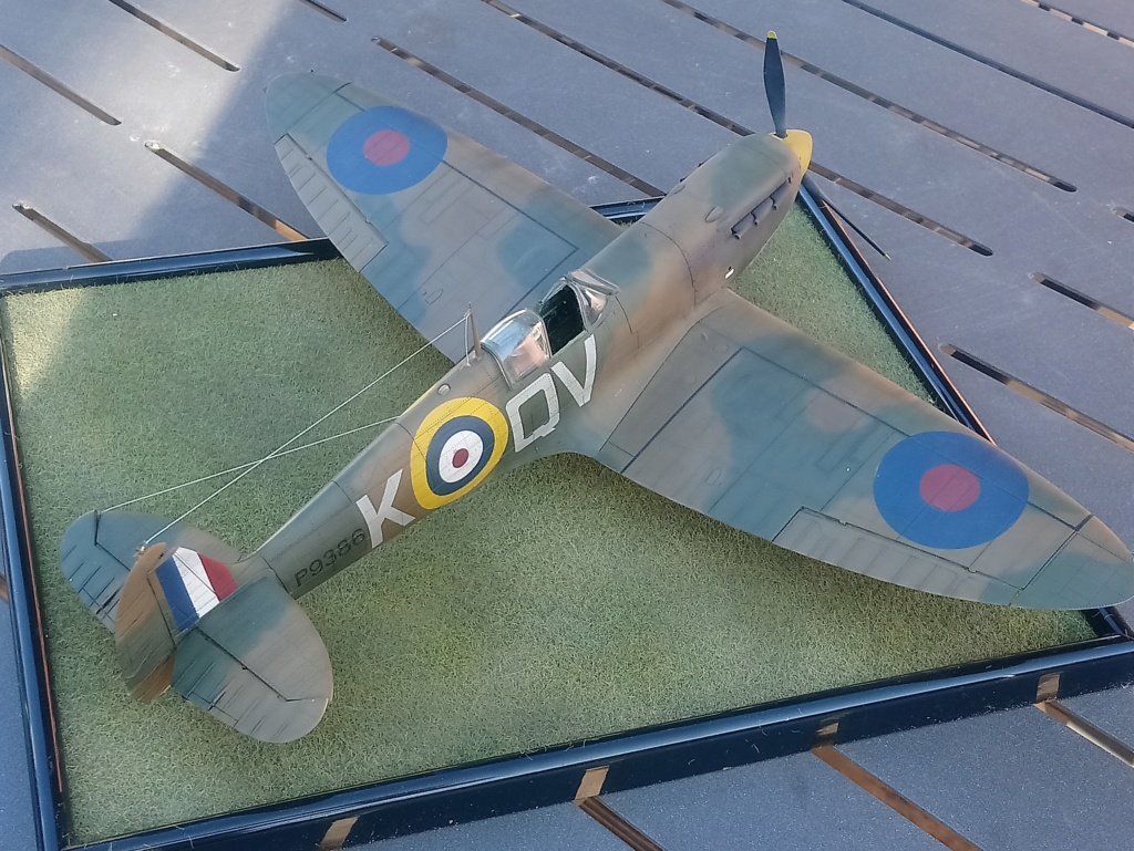 Spitfire MK I  1/32   " au dessus de l'Angleterre 1940" - Page 4 Dsc_0406