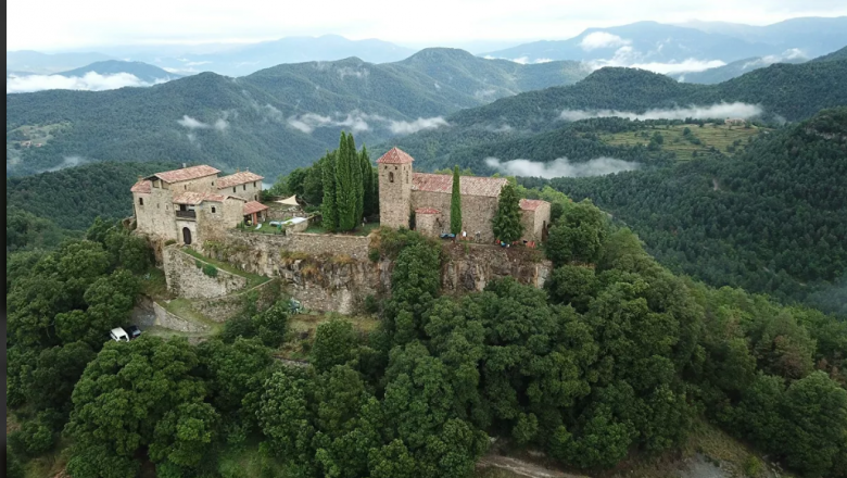 В Испании сдают в аренду средневековый замок Image410