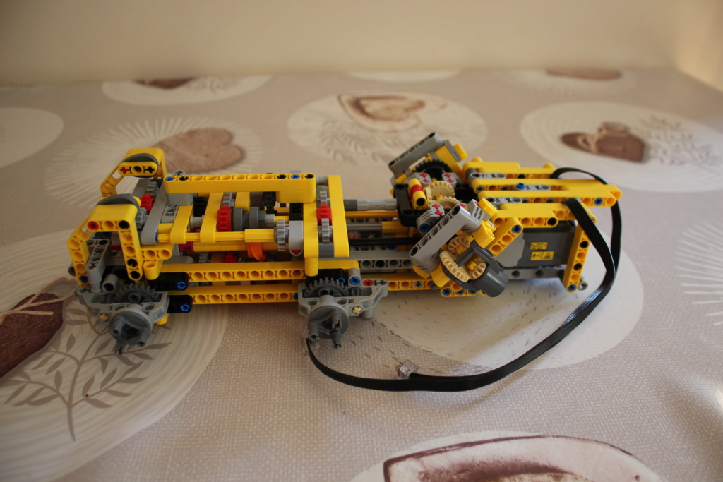 Lego technic - Le Volvo tombereau articulé Img_1612