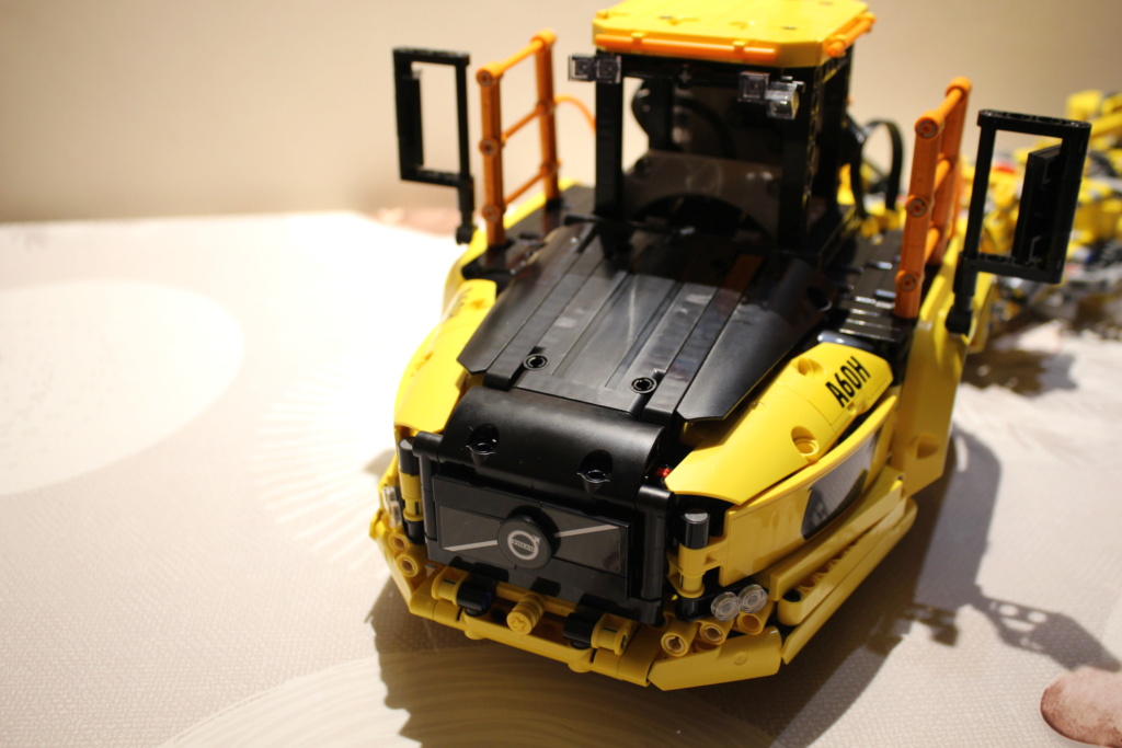 Lego technic - Le Volvo tombereau articulé Img_1617