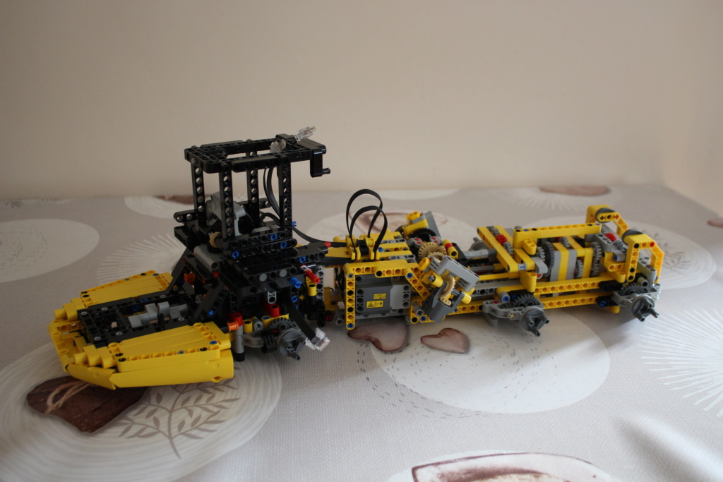 Lego technic - Le Volvo tombereau articulé Img_1620