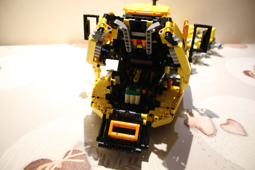 Lego technic - Le Volvo tombereau articulé Img_1710