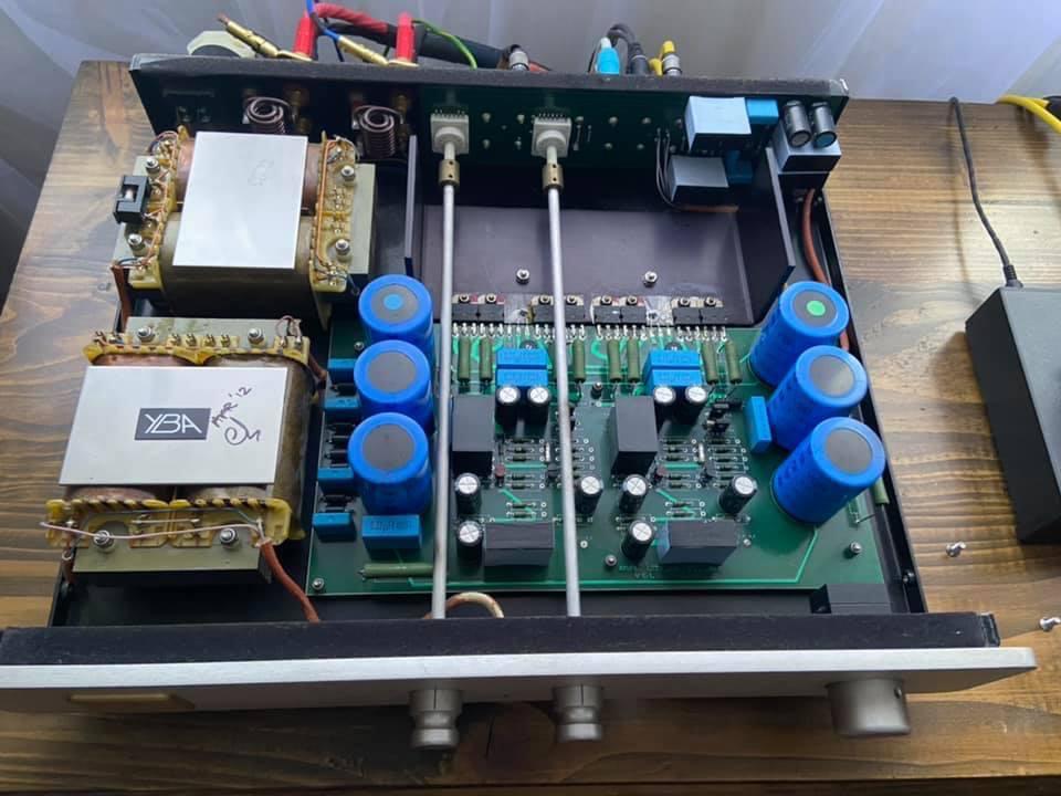 YBA Intergre Delta Amplifier  43e3be10