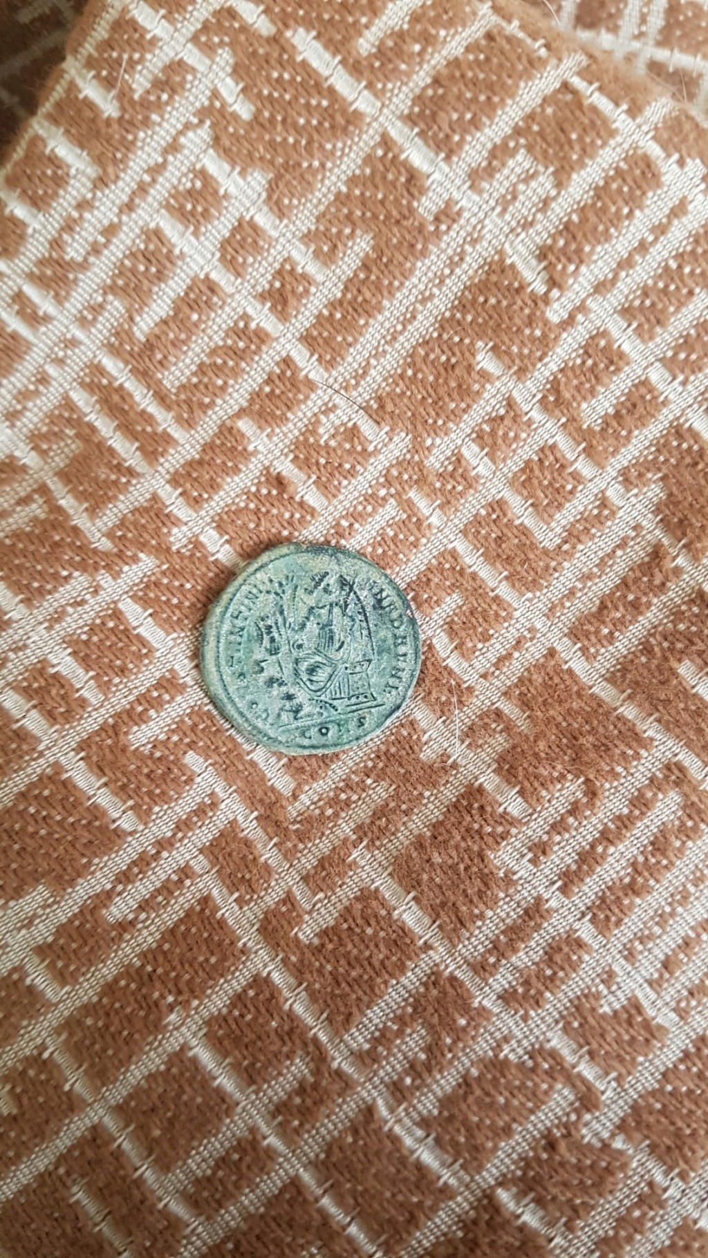 AE3 o Centenional de Constantino I. CONSTANTINIANA DAFNE. Constantinopla Img-2021