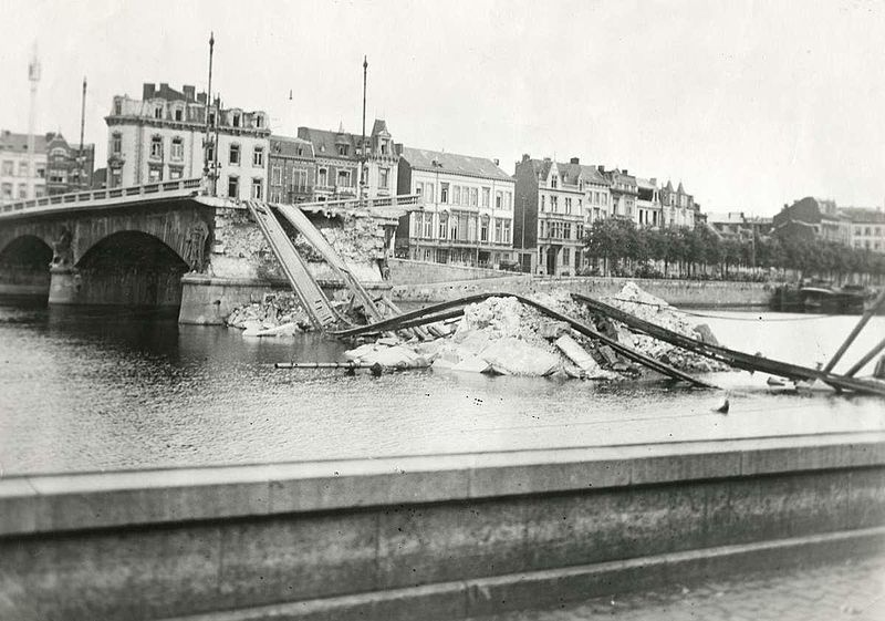 Gravure jean Donnay - Le pont des arches à Liège vers 1916 800px-10