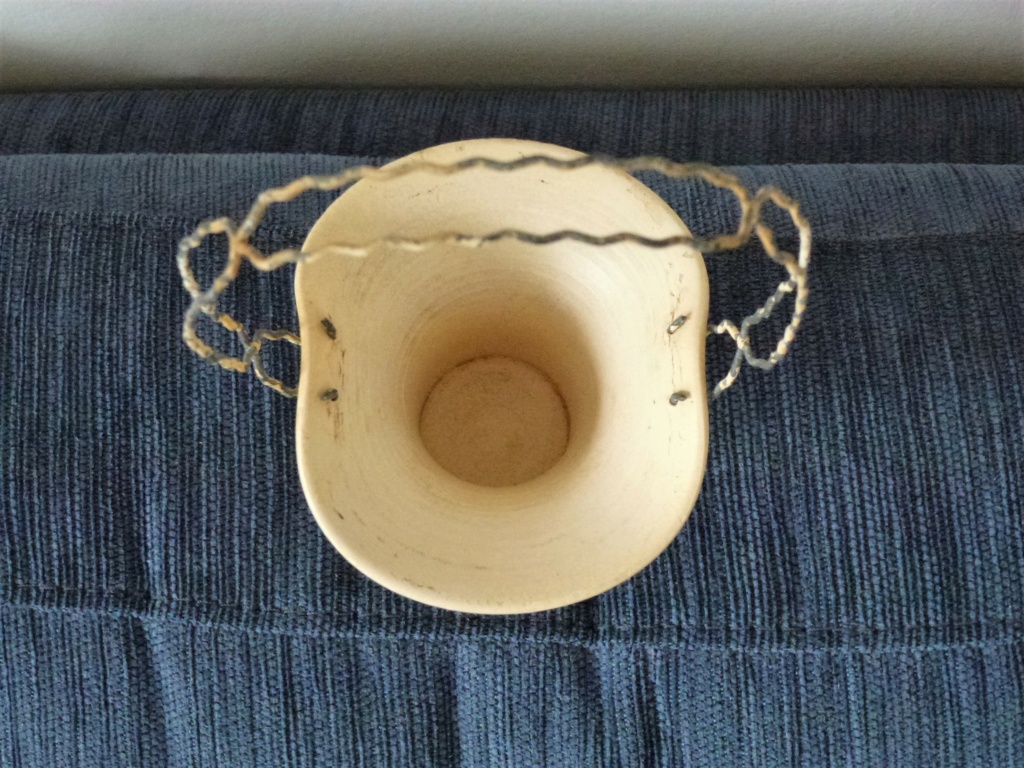 Salisbury wire handle vase P1140915