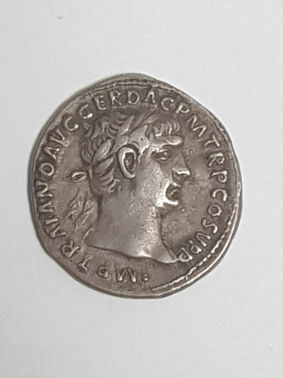 Denario de Trajano. SPQR OPTIMO PRINCIPI. Emperador coronado por victoria. Roma 20200412
