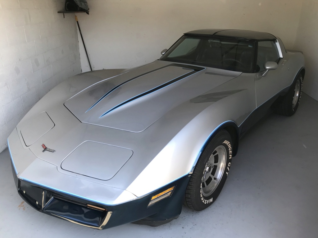 1 des 25 Corvette bi-color silver/blue  fabrique en 1981 par Bowling green  Img_1211