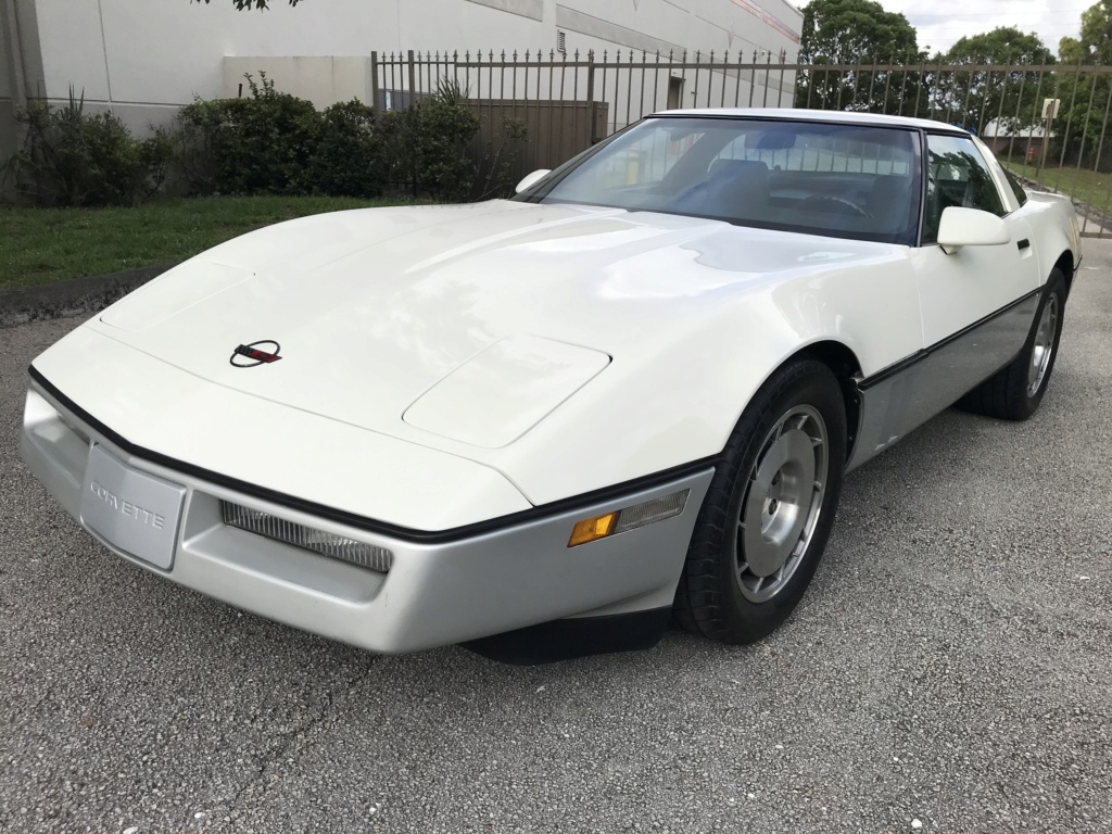 Rare Corvette 1986 coupe bi-color white/silver seulement 693 de cette couleur Img_2010