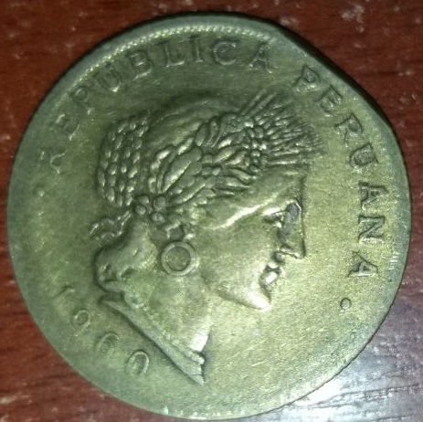 Perú 20 centavos, 1960 con exceso de metal y posible error de corte Photo533