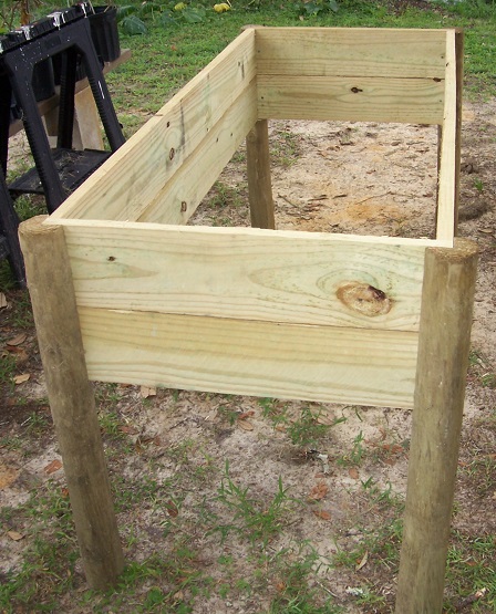 Raised Bed - solution? Bed_fr10
