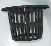 Self-watering containers for patios and balconies Net_po11