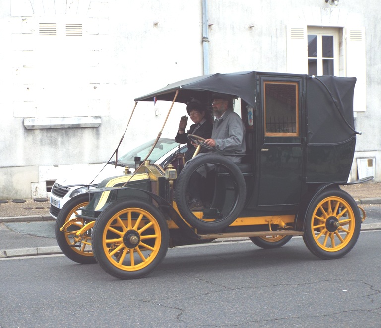 1/24 - Fil Rouge 2023 - Taxi Renault AG model 1910 - Heller 30705  Taxi_d10