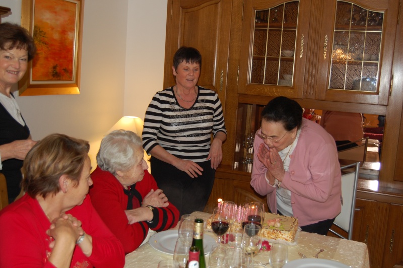 aujourd'hui, repas familial pour les 89 ans de mamie Lucie ! Dsc_0332