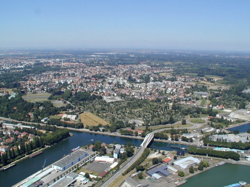 vues aériennes de Strasbourg - Page 2 Strasb17