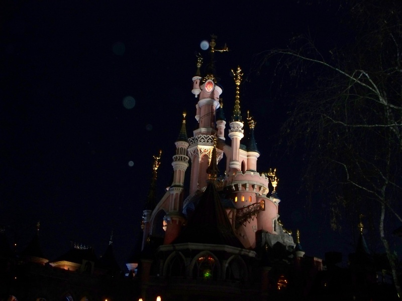 Vos photos nocturnes de Disneyland Paris - Page 15 Disney10