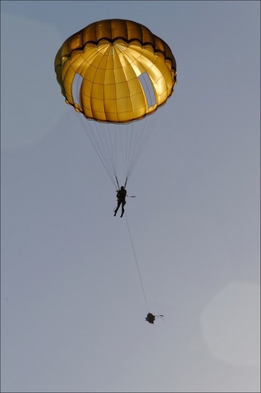Jolies photos Exercice de sauvetage en mer : Des parachutistes largués dans la baie de St-Paul 119