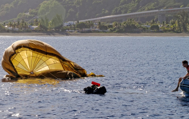 Jolies photos Exercice de sauvetage en mer : Des parachutistes largués dans la baie de St-Paul 314
