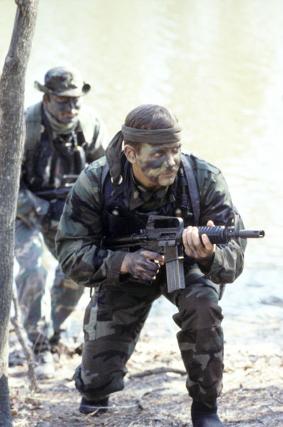 Les M16 et dérivés au Vietnam (partie 1) 398px-10