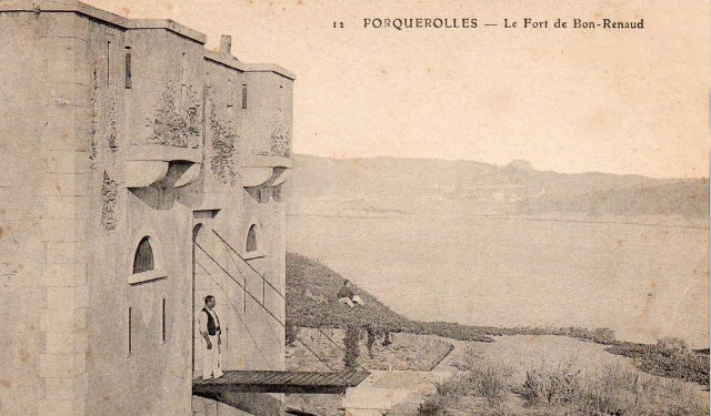 Corps de garde mle 1846 Toulon12