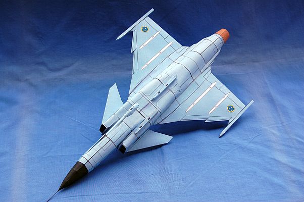 Saab JAS 39 "Gripen" in 1:33  (Maly Modelarz) Gri1610