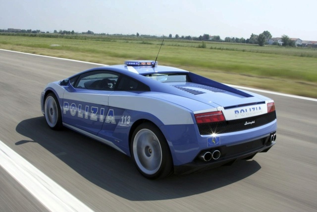 Lamborghini Donates Gallardo LP560-4 to Italian Police 90810224