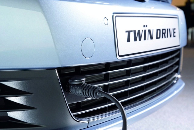 VW reveals Golf VI TwinDrive plug-in hybrid prototype Vw-gol10