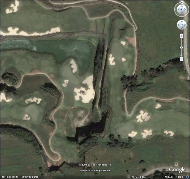 Les golfs découverts dans Google Earth - Page 3 Seddd10