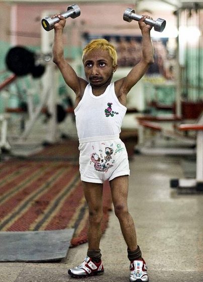 اصغر لاعب كمال اجسام وحمل اثقال في العالم 08122013
