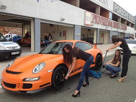 des jolies filles et des porsches - Page 18 Flat-b10