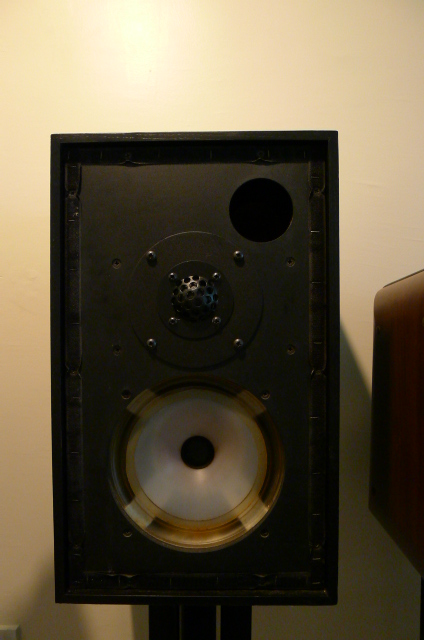 Rogers LS5/9 stand-mount speakers P1070125