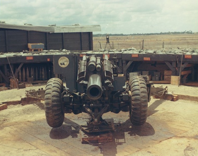 Obusier M114A1 Howitzer 155mm 0010