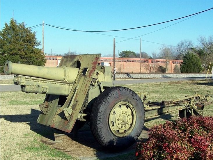 Obusier M114A1 Howitzer 155mm 0410