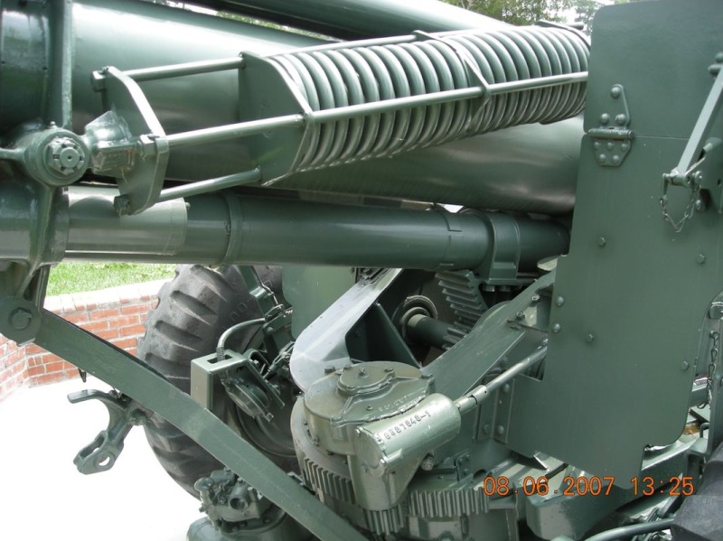 Obusier M114A1 Howitzer 155mm 1310