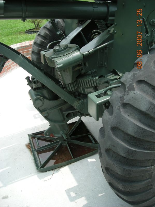 Obusier M114A1 Howitzer 155mm 1410